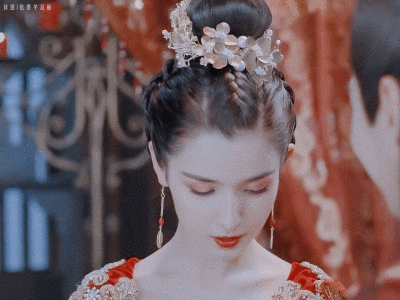 哈妮克孜 | 云杉
cr:松栗芋泥酿