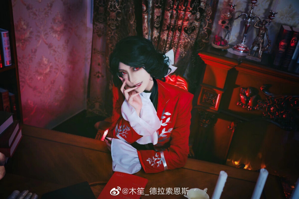 第五人格/coser
摄影师/约瑟夫•德拉索恩斯
CN:木笙_德拉索恩斯