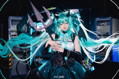 初音未来/coser
CN:—渊秧—