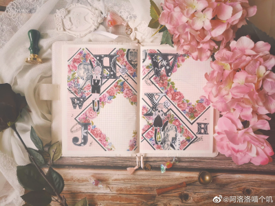 人物：传颂歌-@空雨岛FallingLand
花花：41号华尔兹-@猫知道一切 新品打样
字母：字母框白-@SAY文创工作室 新品打样
音符：doremi-@自己印紙膠帶 