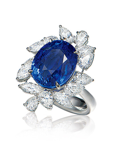 铂金镶嵌12.27克拉椭圆形缅甸蓝宝石，配镶钻石
