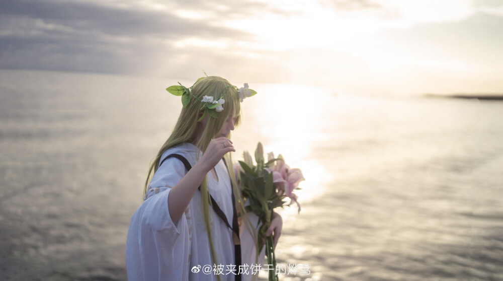 FGO/coser
恩奇都
CN：被夹成饼干的烨鸢