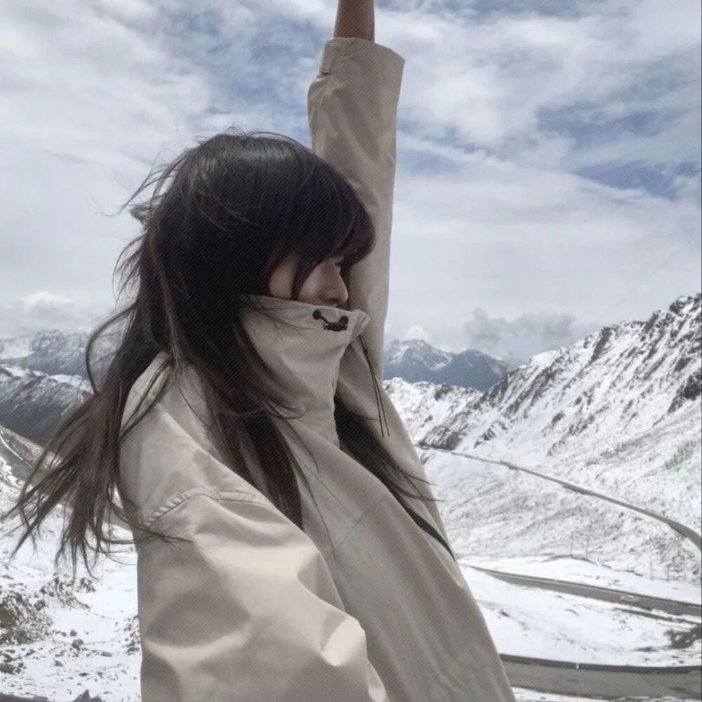 ꕤ 冬日女头
我从未如此爱过任何人，一如我爱你。——《破云》
