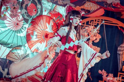 东方project/coser
博丽灵梦
CN：_祁竹_