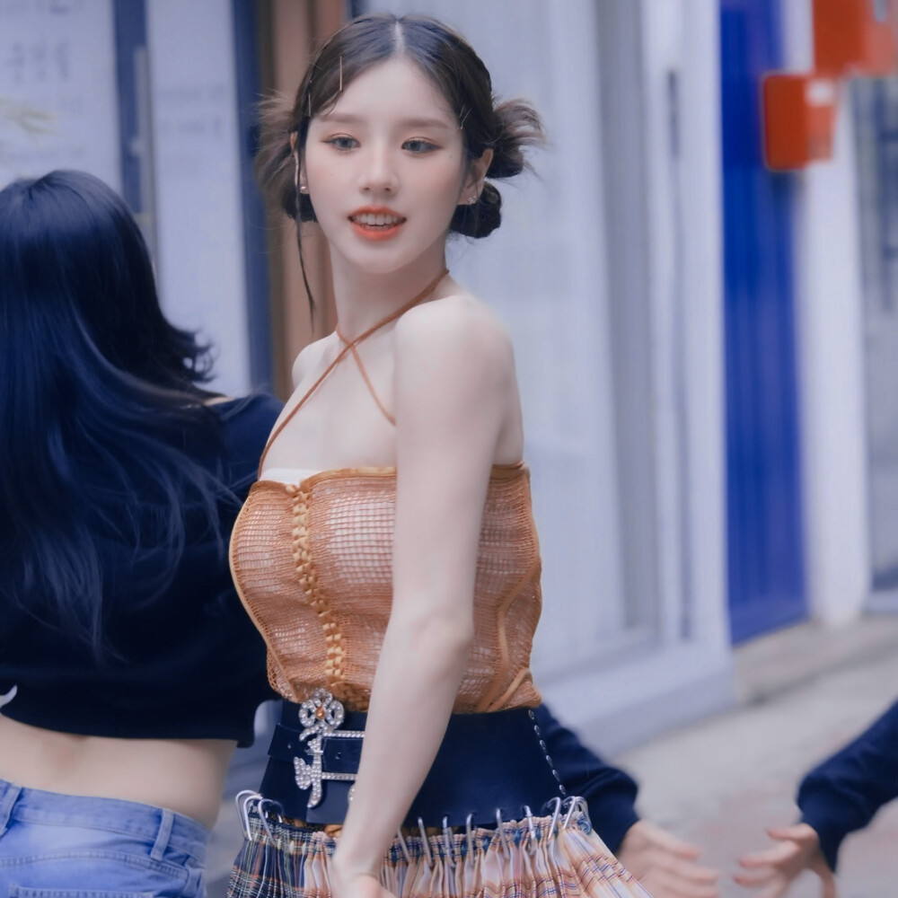 Dress My Doll.
Heejin.
Algorithm.