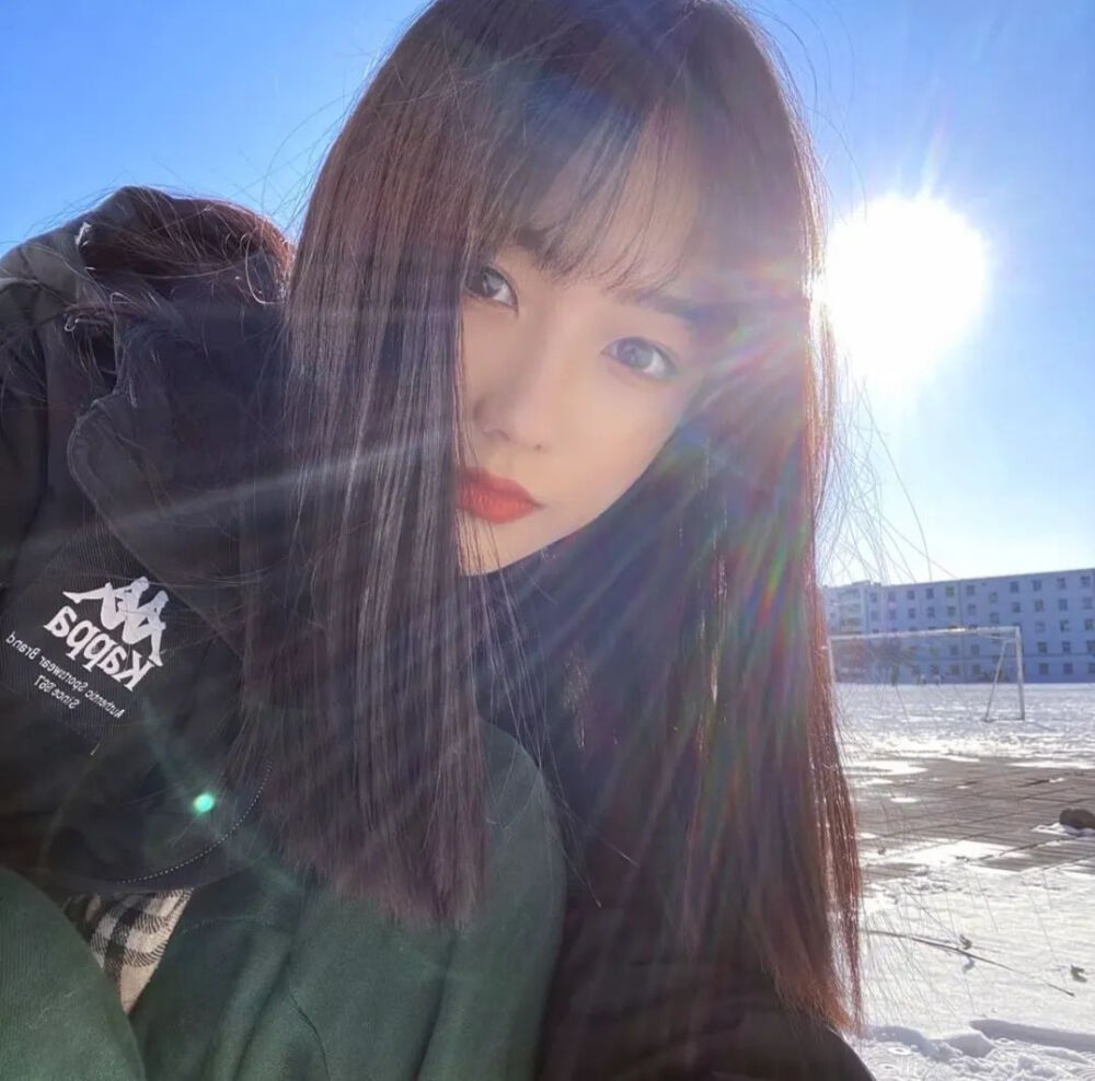 ꕤ 冬日女头
我从未如此爱过任何人，一如我爱你。——《破云》
