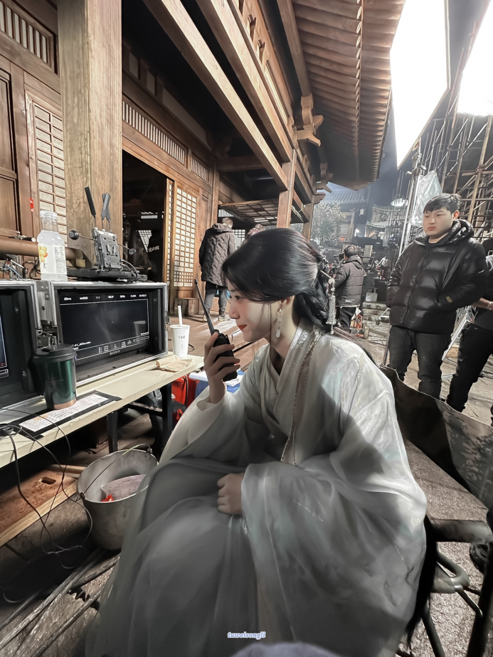 你说月桂香浓青丝难敌眉间雪