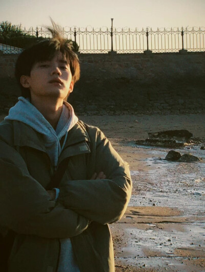周翊然