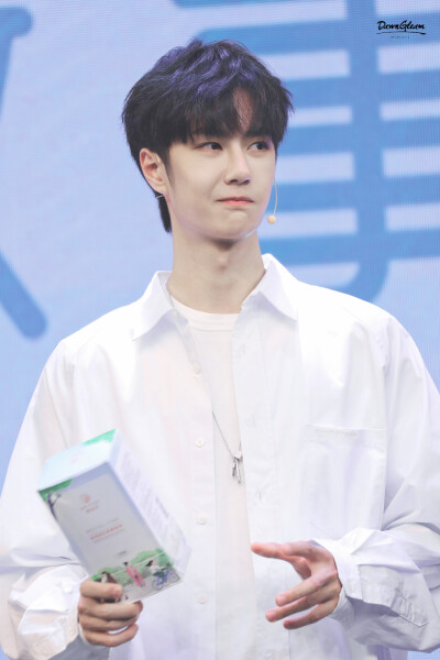 181108 御泥坊见面会 @UNIQ-王一博 ​​​☀奶盖奶乎乎(˵¯͒〰¯͒˵)☀ cr:logo