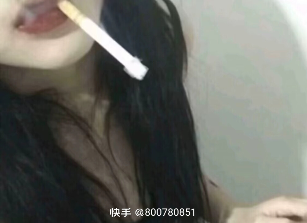 抽烟人的照片