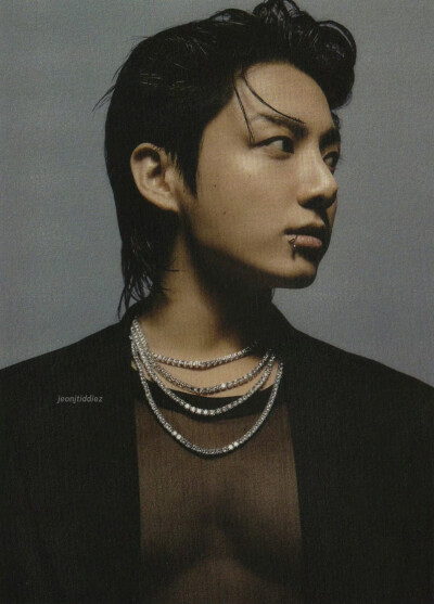 田柾国
Golden 扫图
cr:jeonjtiddiez