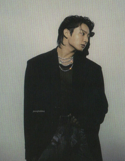 田柾国
Golden 扫图
cr:jeonjtiddiez