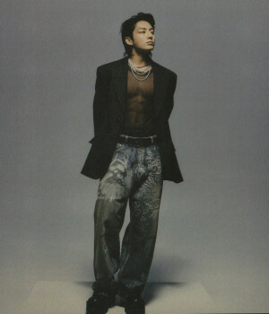 田柾国
Golden 扫图
cr:jeonjtiddiez