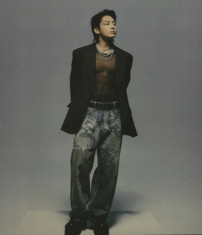 田柾国
Golden 扫图
cr:jeonjtiddiez