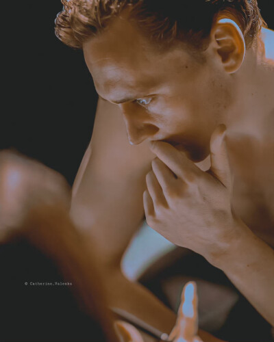 Tom Hiddleston 抖森