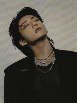 田柾国
Golden 扫图
cr:jeonjtiddiez