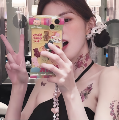 姜海鳞 安宥真 张圭真 Jennie Rose 韩素汐 黄礼志 Liz Giselle
对镜自拍
