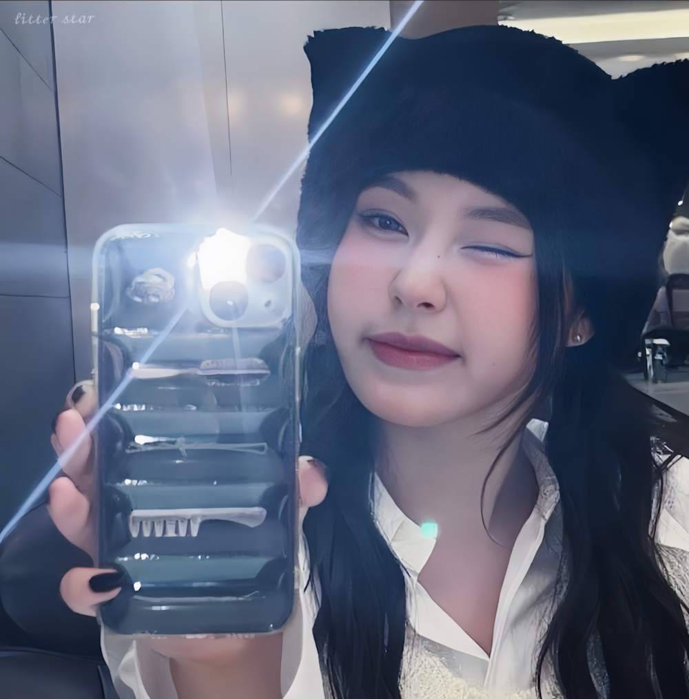 姜海鳞 安宥真 张圭真 Jennie Rose 韩素汐 黄礼志 Liz Giselle
对镜自拍
