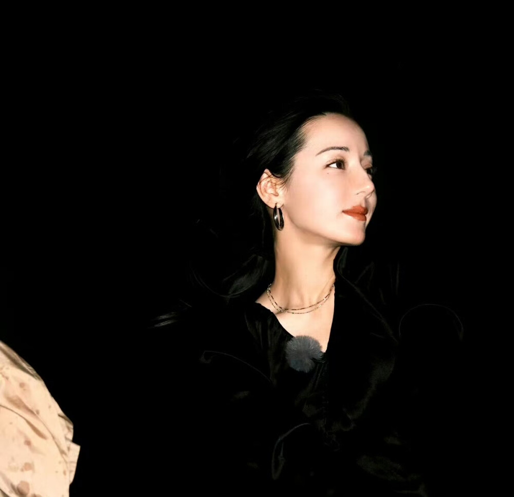 迪丽热巴头像壁纸