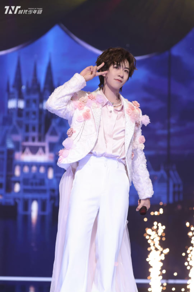 #时代少年团叁重楼暨出道四周年演唱会#
个人舞台