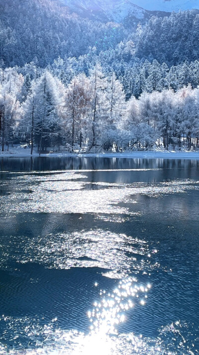 成都周边仙境般的冰雪世界；
毕棚沟的冬天，满足了我对“冬”的所有幻想！千万不要一个人去，因为美哭了没人帮你擦眼泪！
作者：远山江景 ​​​