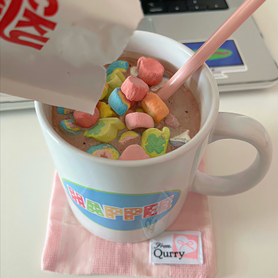 背景｜文案
我喜欢我望向别处时，他落在我身上的目光。