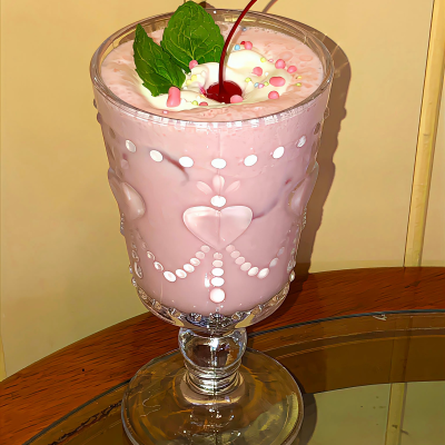 背景｜文案
我喜欢我望向别处时，他落在我身上的目光。