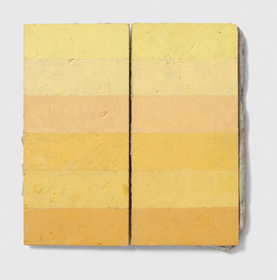 梅瑞尔·瓦格纳《6 Brands of Naples Yellow》，油彩、石头，30.5×31×2.5cm，2012年 ©David Zwirner