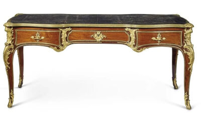 路易十五大写字桌，最终成交价1,260,000美元