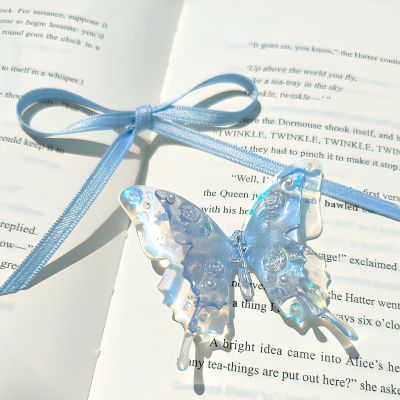 背景｜文案
⼭河远阔，⼈间烟⽕。⽆⼀是你，⽆⼀不是你。