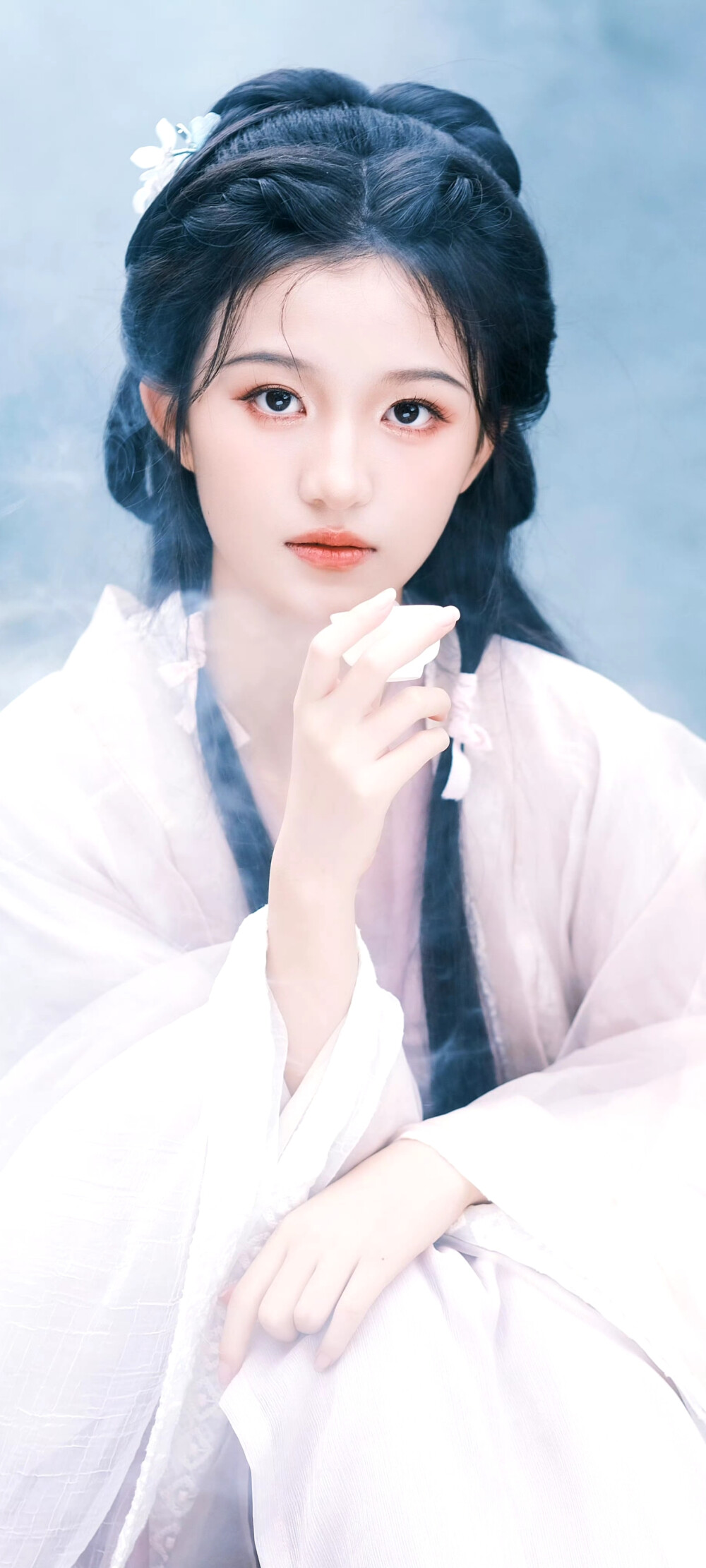 汉服
把酒祝东风，且共从容。
画中仙:@赵语彤_