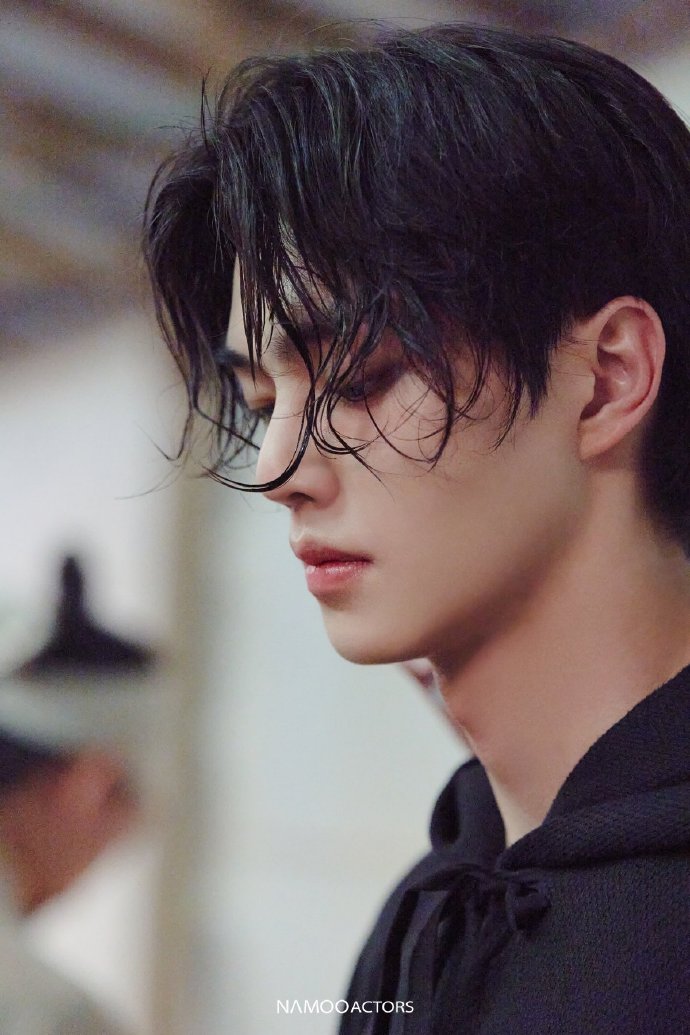 最近突然爆火的一部韩剧「与恶魔有约」!宋江帅我一脸!