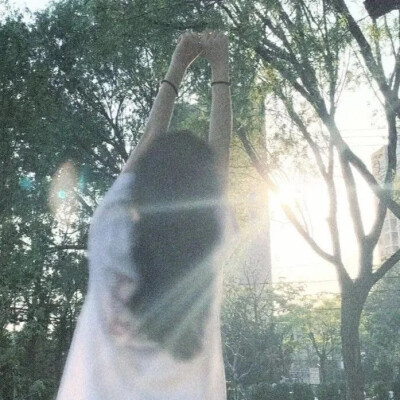 模糊氛围感女头