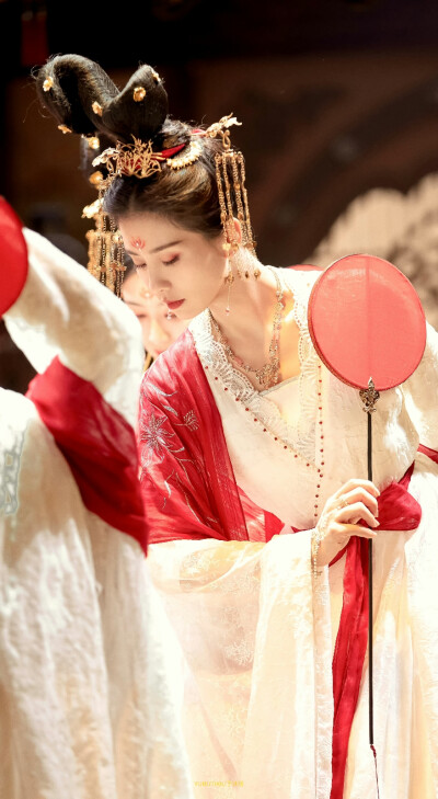 一念关山｜刘诗诗
cr：予沐恬