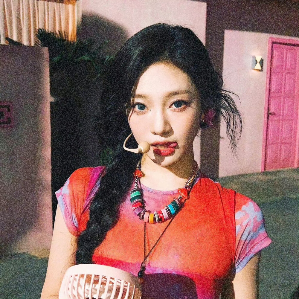 宁艺卓 の 头像