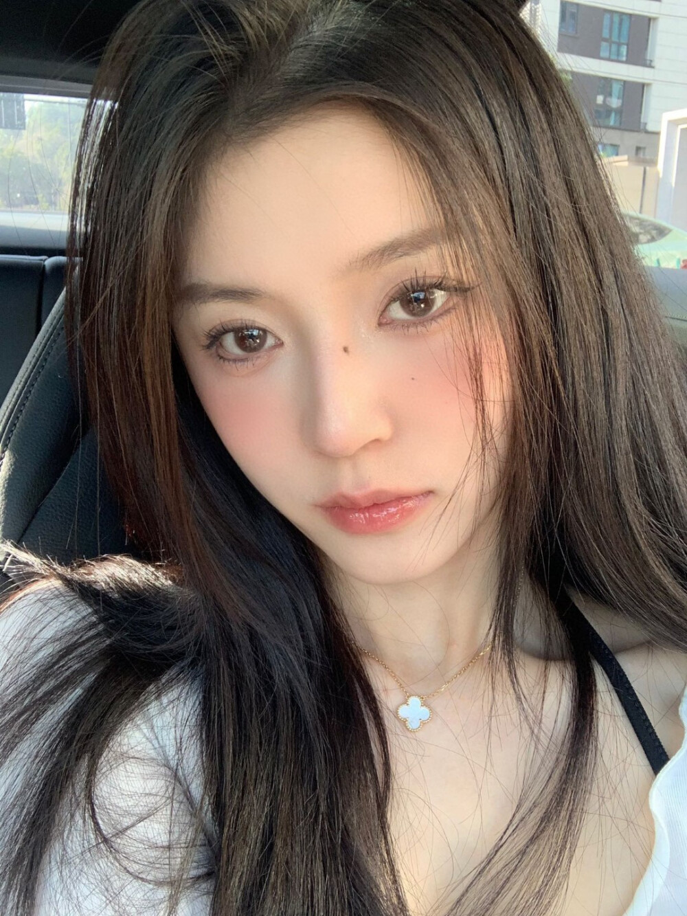 超温柔的透明感小月抛 氧气奶片
图源网络∥侵权删除
种草眼珠珠：WCDJ7420
