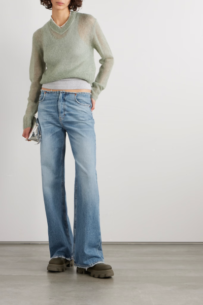 Haikure 这款 “Korea WB” 牛仔裤采用略微修身的男友式裤型，大腿处略微褪色，裤脚带有毛边，散发出浓浓的复古韵味。不妨以 T 恤或粗针织衫相配。