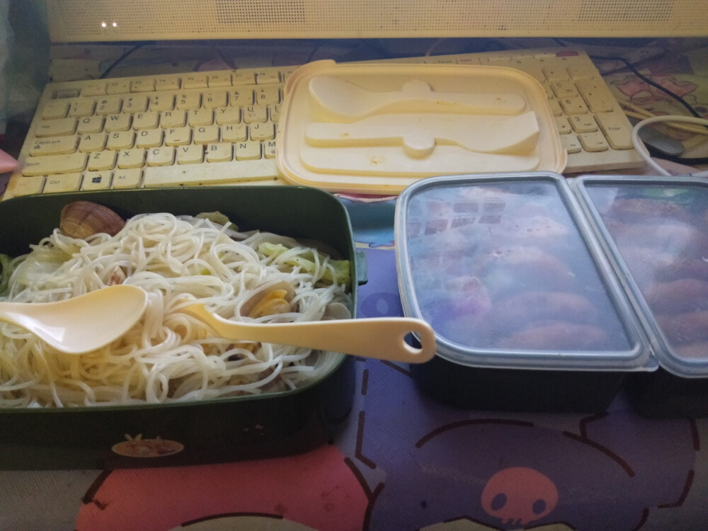 左脸面瘫有灰色胎记长头发邱莹莹我最近最近一直不能来月经 一直想喝冰的矿泉水