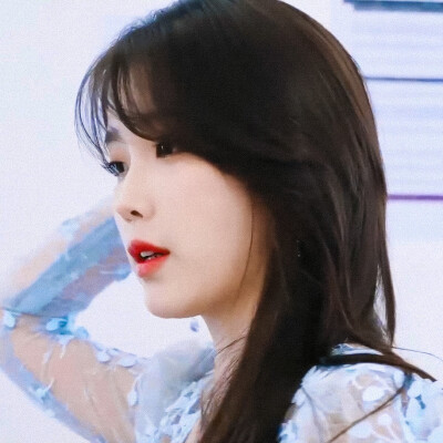 IU | IUTV
cr:窥见银河星雾