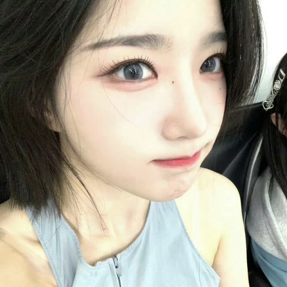(๑>◡<๑)