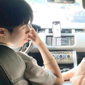 夜色悄悄的降临 你走进我梦里