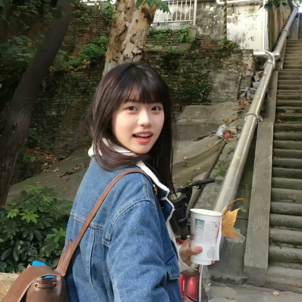 - ʸᵒᵘ ᶜᵃⁿ'ᵗ ᵍⁱᵛᵉ ⁱⁿ ᵗᵒ ˡⁱᶠᵉ ʷⁱᵗʰᵒᵘᵗ ᵗʳʸⁱⁿᵍ. -
总不能还没努力就向生活妥协吧