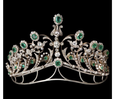 维多利亚时代的祖母绿钻石王冠