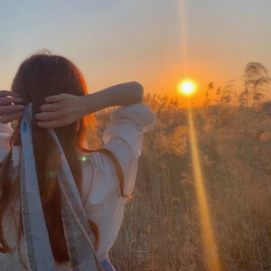 女生头像和背景图一套图片