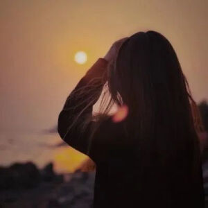 女生背影背景头像,套图另外收集!