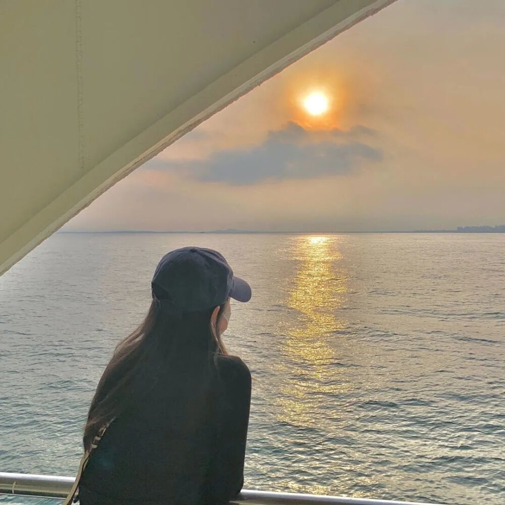 女生背影背景头像,套图另外收集!