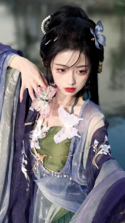 可惜一溪风月 莫教踏碎琼瑶.