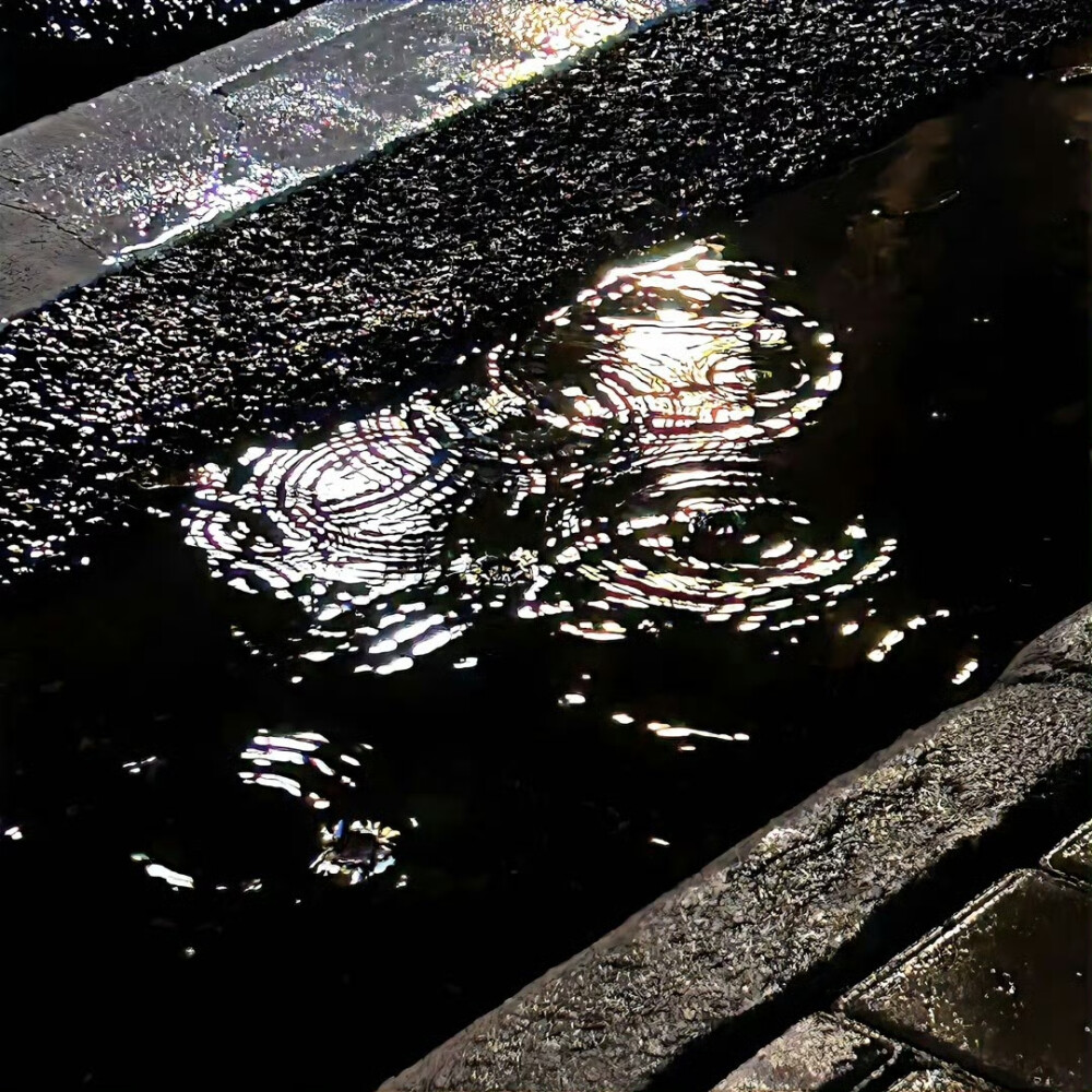 黑色系朋友圈背景图