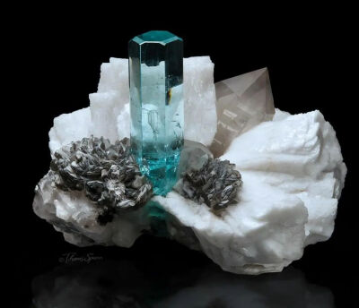 Aquamarine and Quartz with Muscovite 海蓝宝石 石英与白云母 原石 Shigar District, Pakistan 巴基斯坦