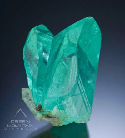 Phosphophyllite with Quartz 磷叶石 与石英 原石 薄荷绿 Cerro Rico, Potosi City, Potosi, Bolivia. 波托西， 玻利维亚 Size 4cm 